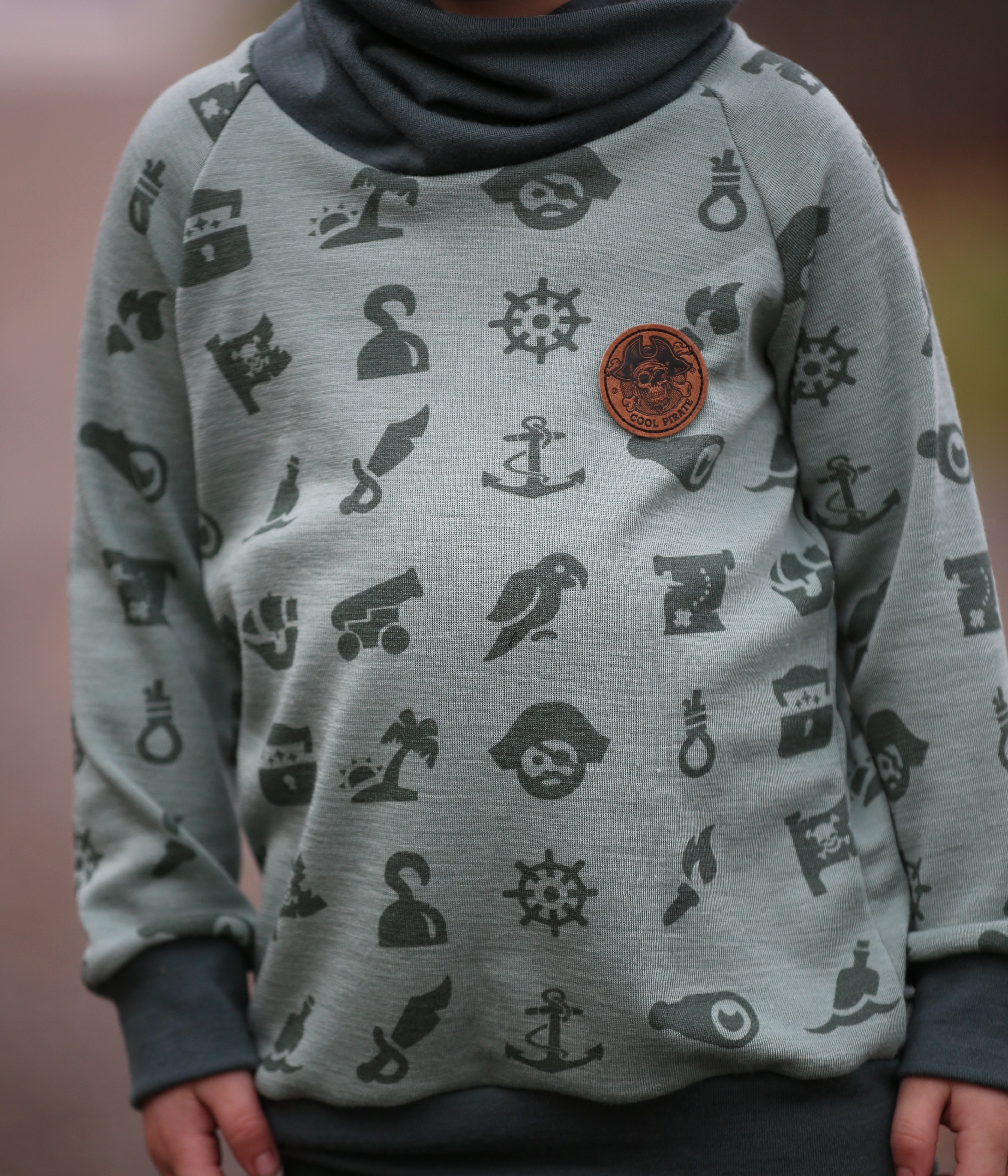 Bio Wolle / Seide Jersey  Piratenwelt auf Birkengrün (kbT)