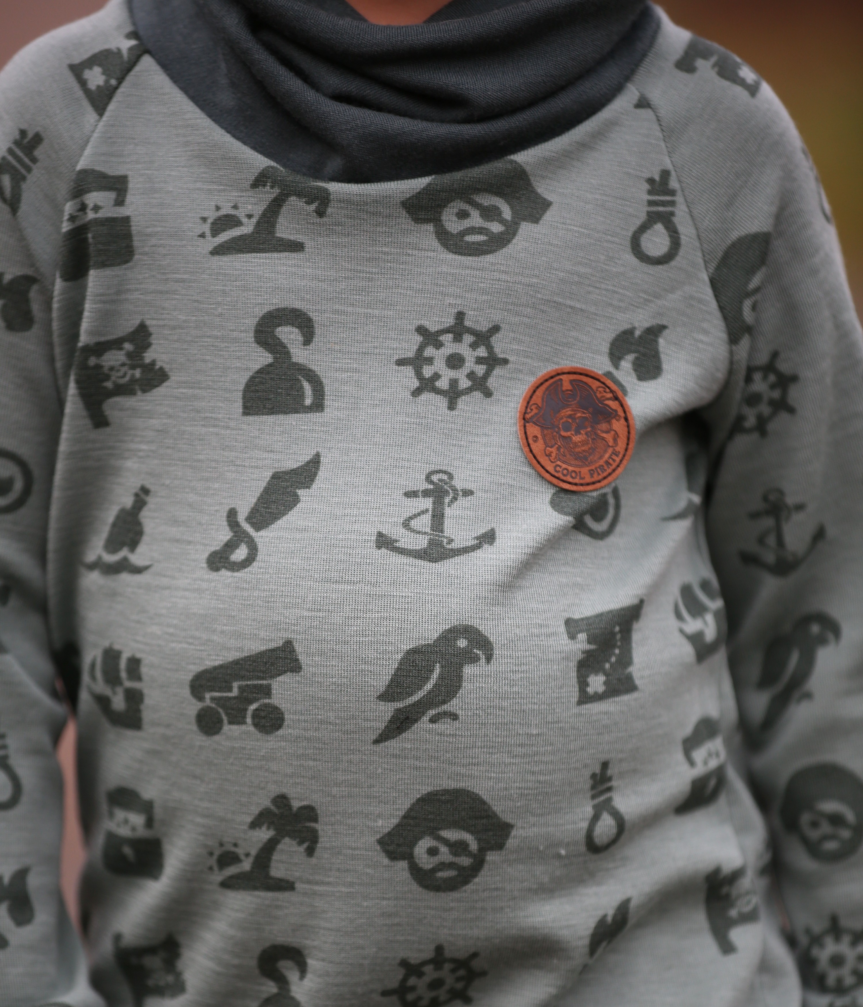 Bio Wolle / Seide Jersey  Piratenwelt auf Birkengrün (kbT)