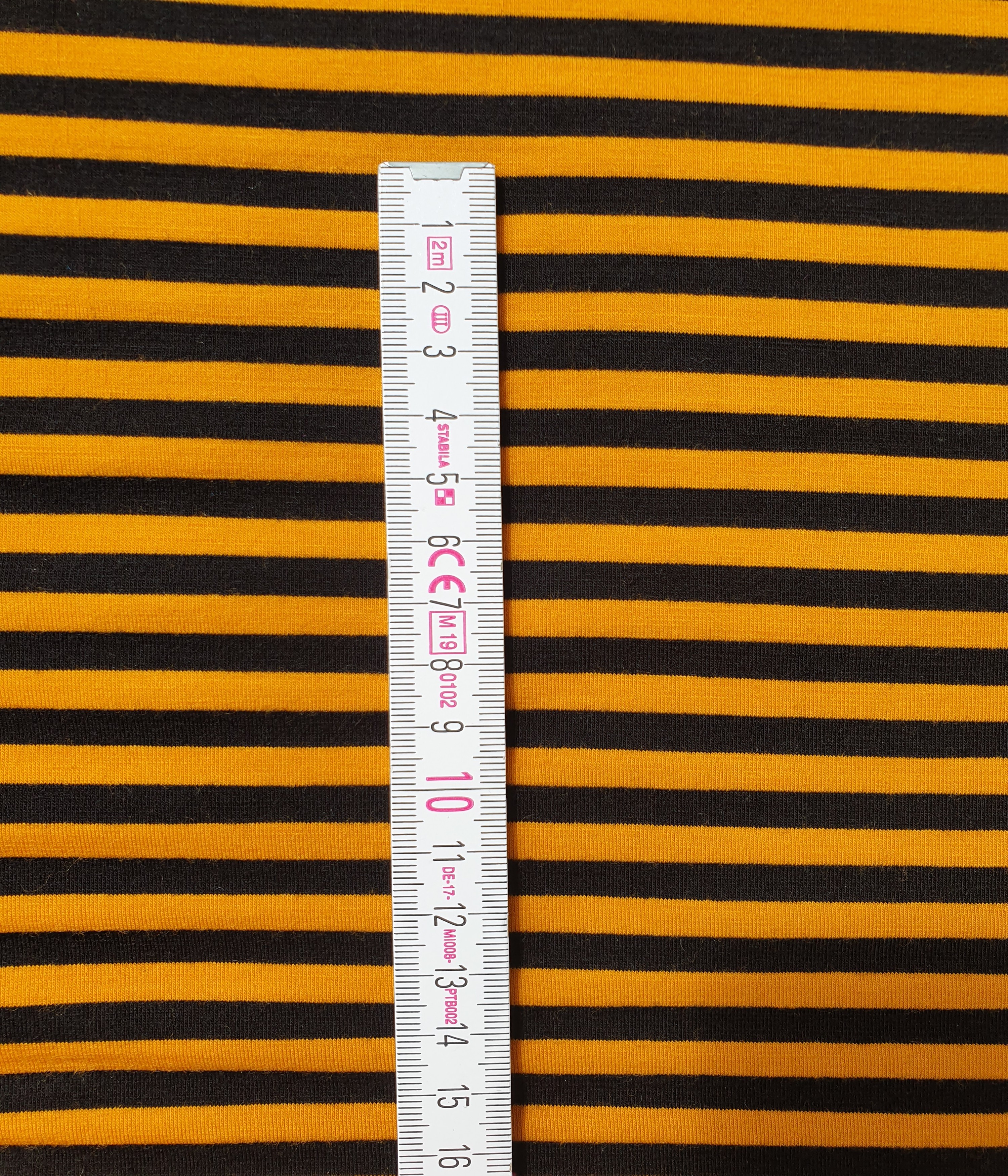 Dickerer Merino Singlejersey Mango / Schwarz gestreift  