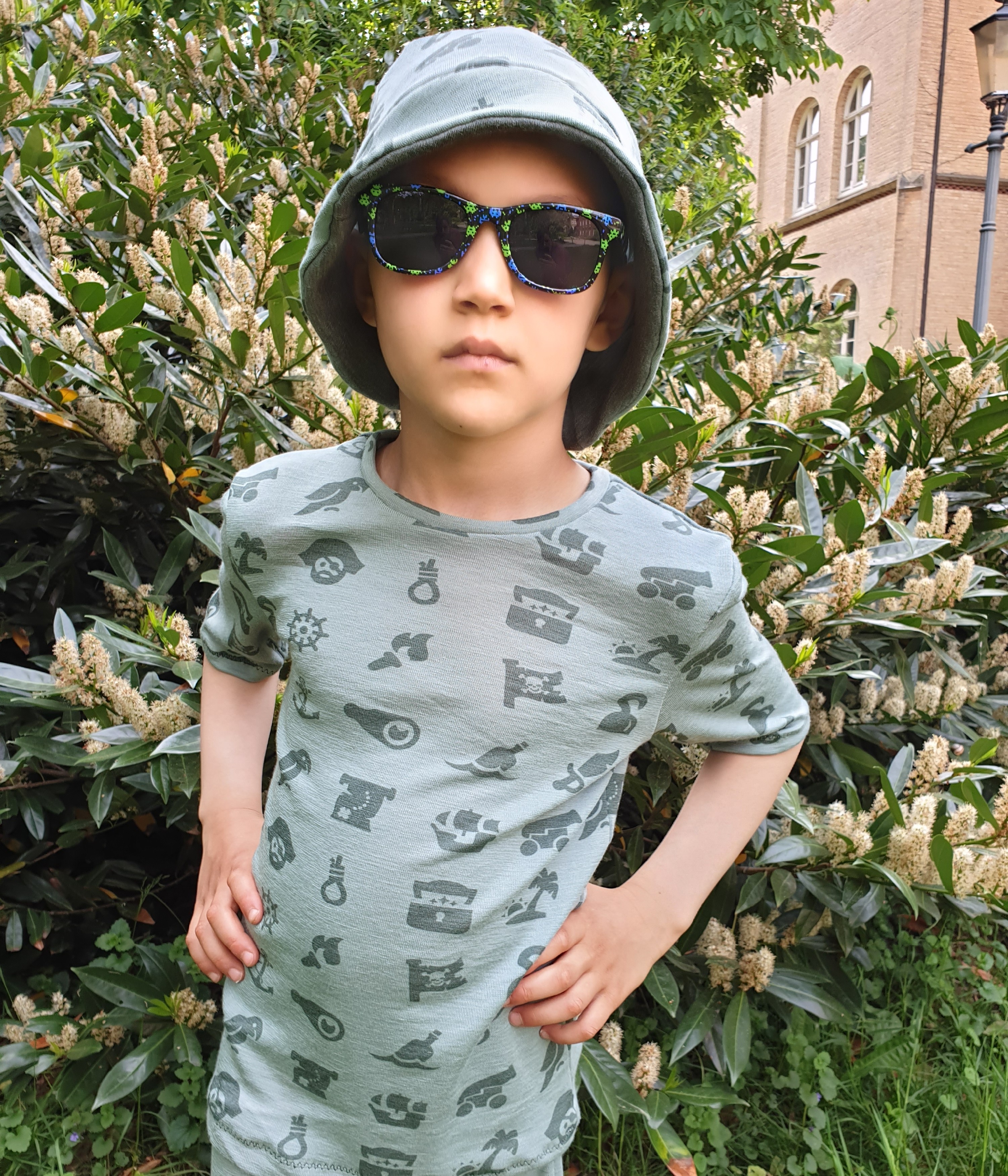 Bio Wolle / Seide Jersey  Piratenwelt auf Birkengrün (kbT)